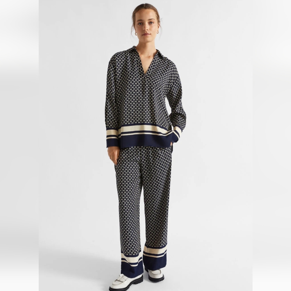 NWT Diamond Geo Pants with pockets